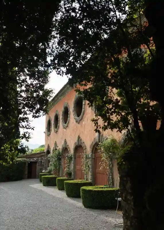An Estate Wedding for Amanda and Mike