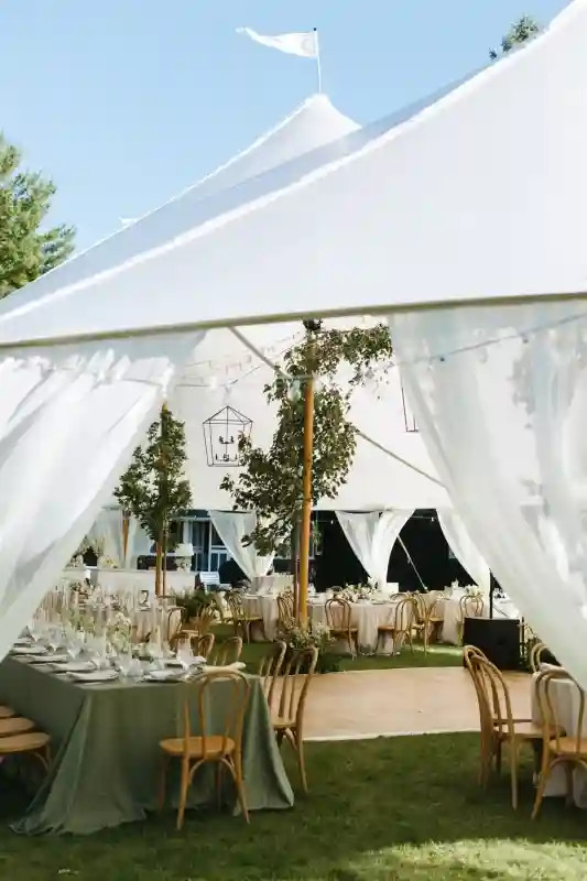 A Classic Wedding for Emma and Kyle