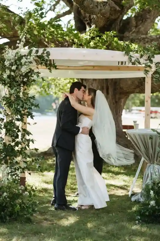 A Classic Wedding for Emma and Kyle