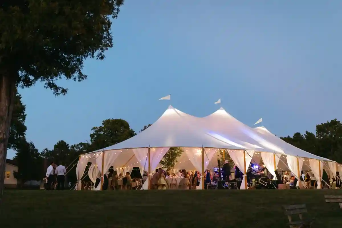 A Classic Wedding for Emma and Kyle