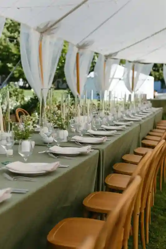 A Classic Wedding for Emma and Kyle