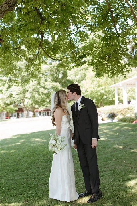 A Classic Wedding for Emma and Kyle