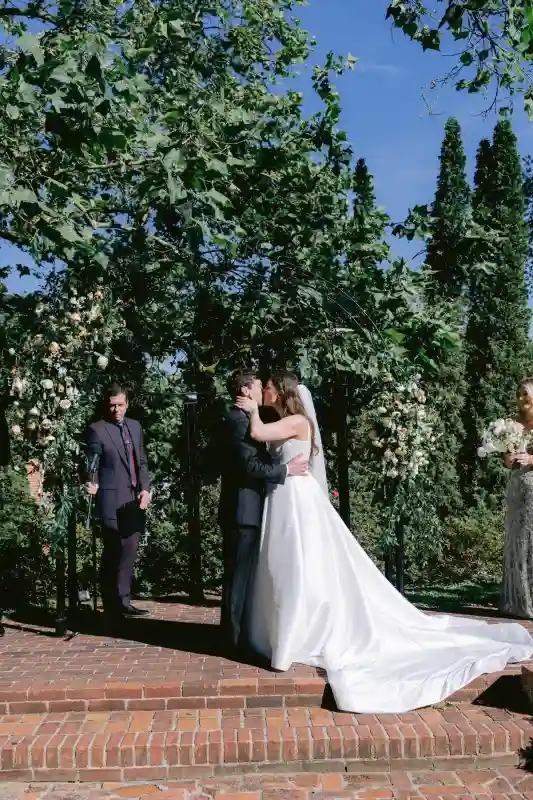 A Classic Wedding for Emma and Nick
