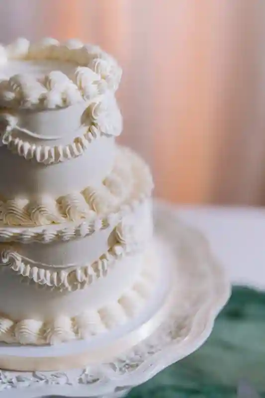 A Classic Wedding for Emma and Nick