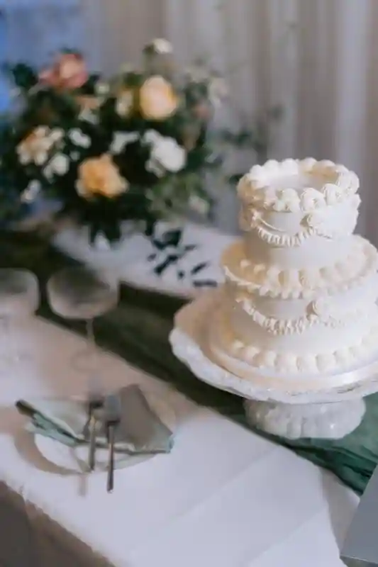 A Classic Wedding for Emma and Nick