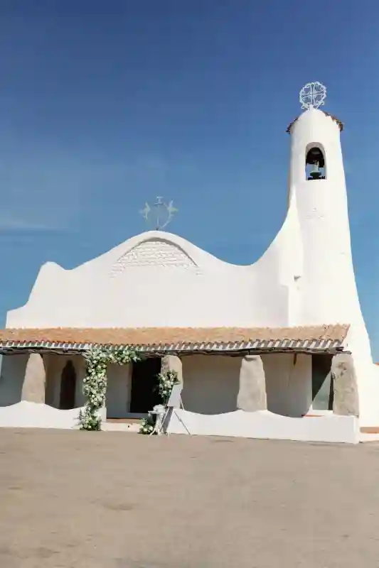A Beach Wedding for Eva and Chris