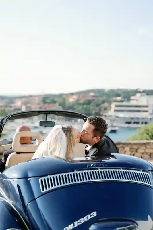 A Beach Wedding for Eva and Chris