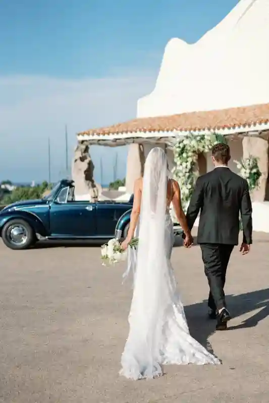A Beach Wedding for Eva and Chris