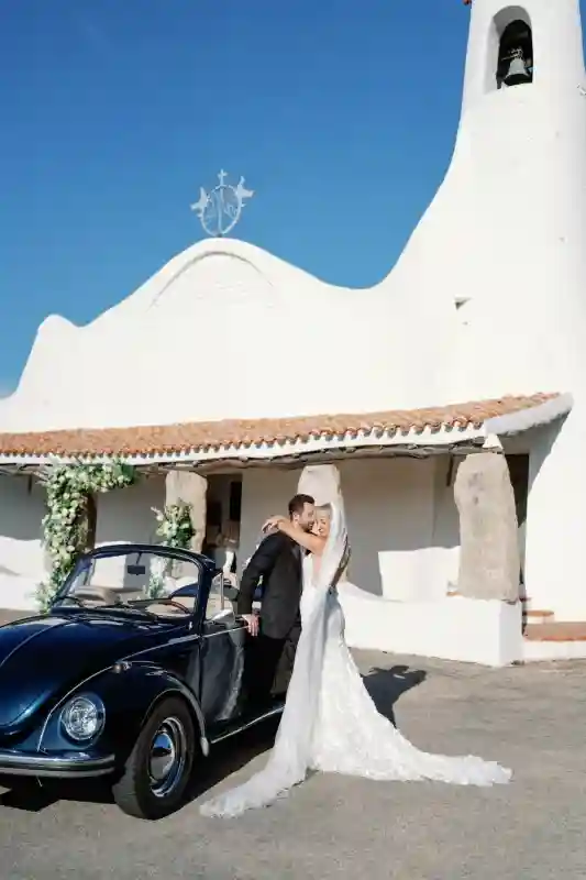 A Beach Wedding for Eva and Chris