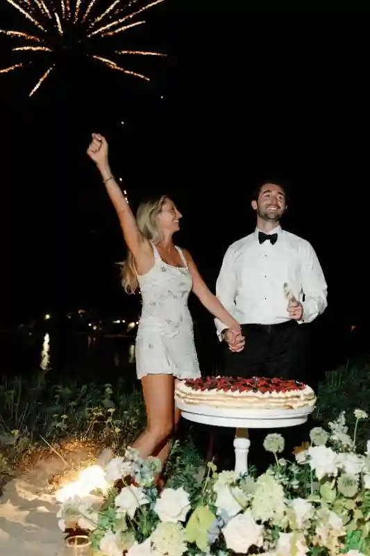 A Beach Wedding for Eva and Chris