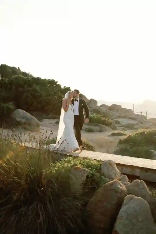 A Beach Wedding for Eva and Chris