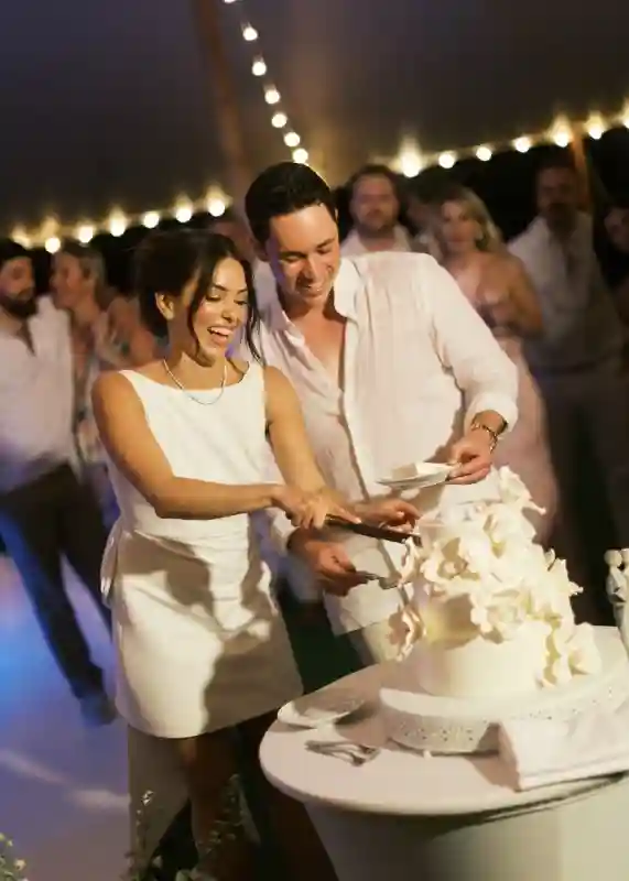 A Beach Wedding for Hannah and Dmitriy