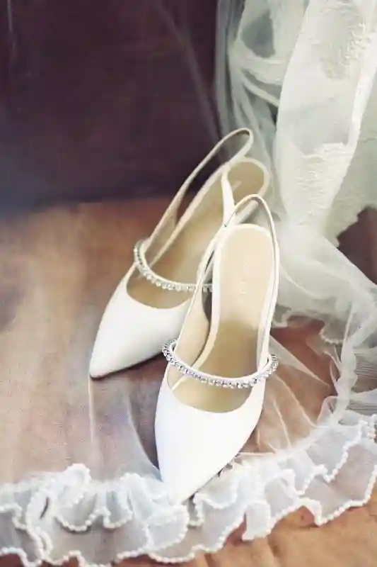 A City Hall Wedding for Heidi and Marian