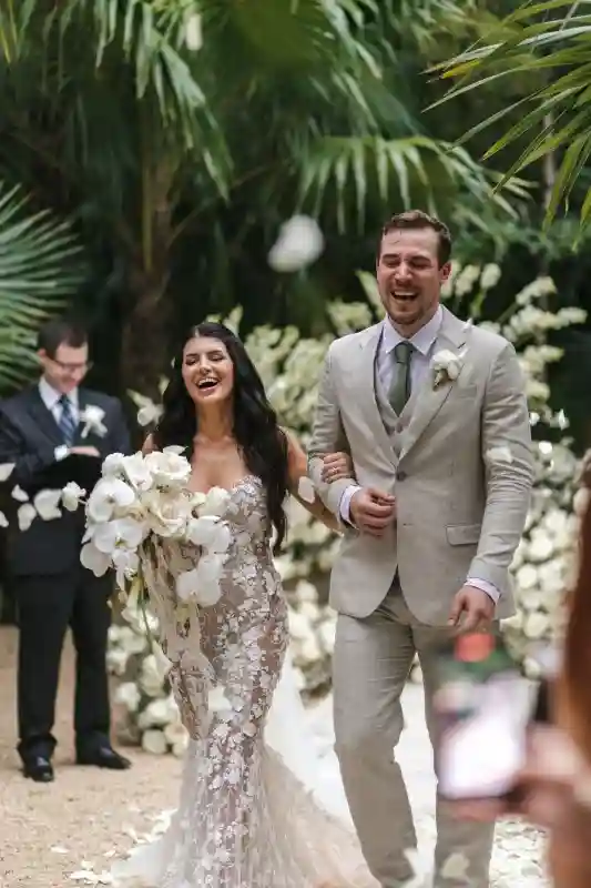 A Jungle Wedding for Lisa and Alejo