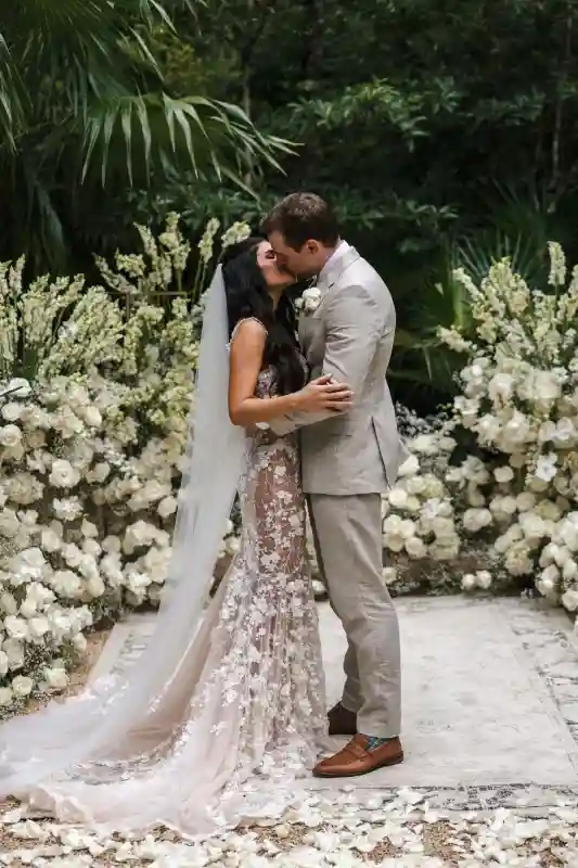 A Jungle Wedding for Lisa and Alejo