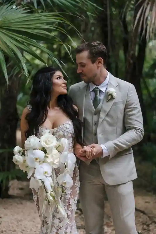 A Jungle Wedding for Lisa and Alejo