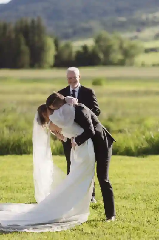 A Colorful Wedding for Piper and Jake
