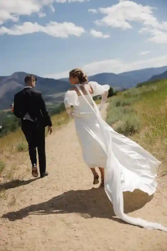A Colorful Wedding for Piper and Jake